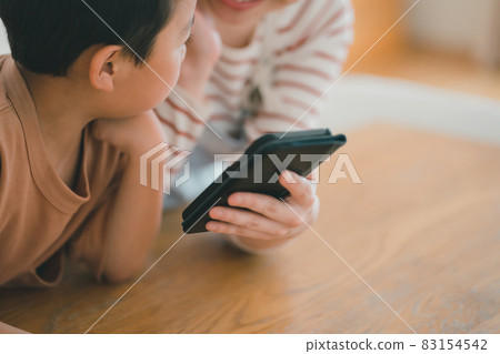 smartphone, sumaho, younger 83154542