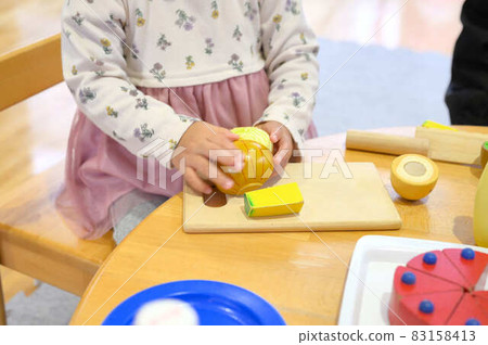 Children playing house Children playing house 83158413