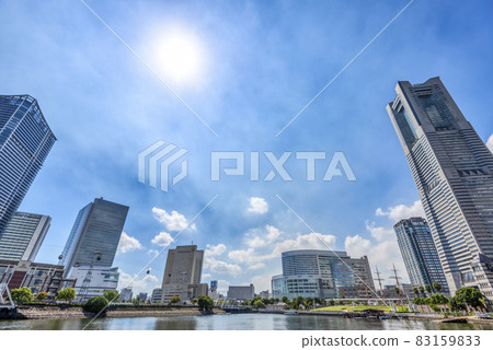 橫濱港未來城市景觀地標塔、火車路和科萊特馬雷 橫濱港未來城市景觀地標塔、火車路和科萊特馬雷 83159833