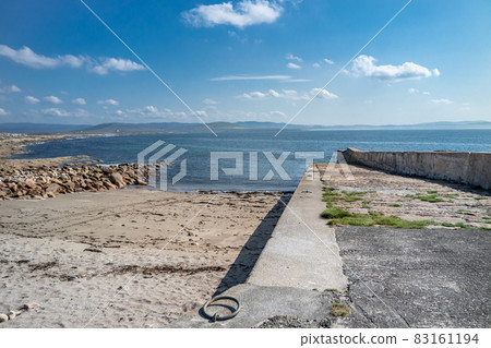 View of the pier by Marmeelan and Falcorrib south of Dungloe, County Donegal - Ireland 83161194