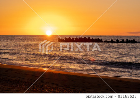 Photograph of the setting sun, Komatsu City, Ishikawa Prefecture, Ataka, Ataka no Seki Photograph of the setting sun, Komatsu City, Ishikawa Prefecture, Ataka, Ataka no Seki 83165625