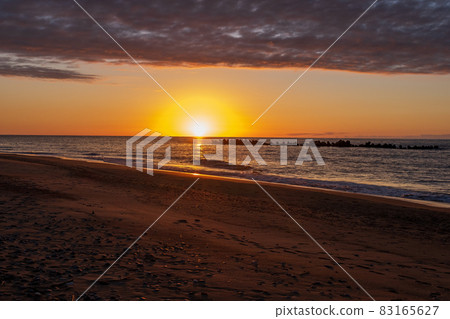 Photograph of the setting sun, Komatsu City, Ishikawa Prefecture, Ataka, Ataka no Seki 83165627