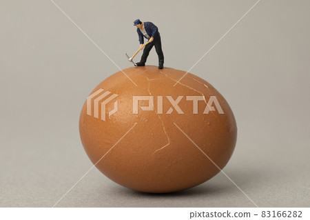 miniature man breaking eggs miniature man breaking eggs 83166282