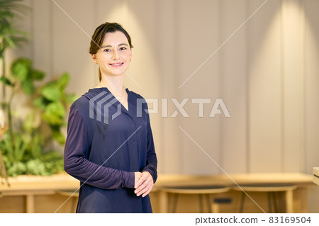 休閒商務形象西方人拍攝合作：WEEK Shibadaimon（Sun Frontier Fudousan） 83169504