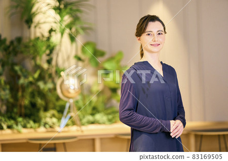 休閒商務形象西方人拍攝合作：WEEK Shibadaimon（Sun Frontier Fudousan） 83169505