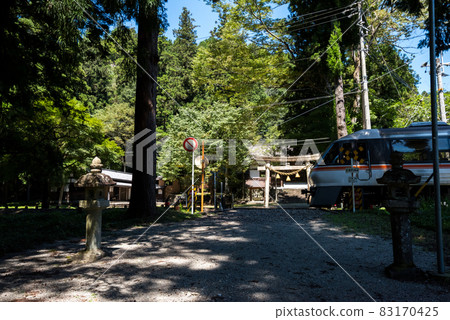【高山線】穿過神社的飛驒 【高山線】穿過神社的飛驒 83170425