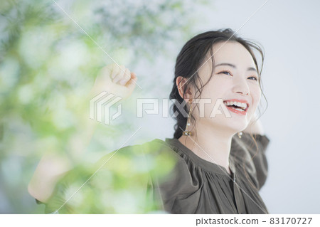 A woman growing 83170727