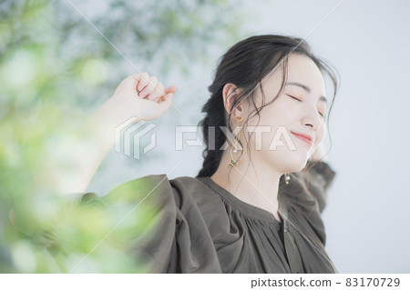 A woman growing 83170729