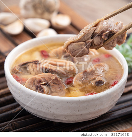 蒜頭雞 蒜頭雞湯 台灣 食物 garlic chicken soup ニンニクチキンスープ 83171658