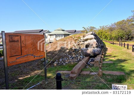 Kiyosu Castle in fine weather, castle tower and surrounding facilities 83172119