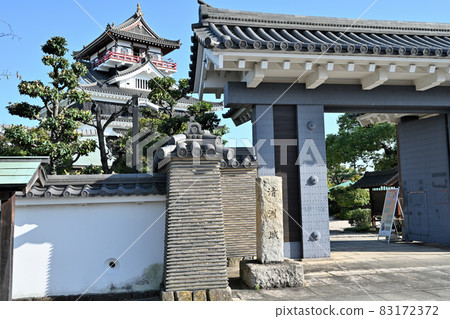 Kiyosu Castle in fine weather, castle tower and surrounding facilities 83172372
