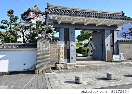 Kiyosu Castle in fine weather, castle tower and surrounding facilities 83172374