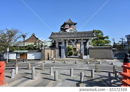 Kiyosu Castle in fine weather, castle tower and surrounding facilities 83172389