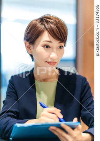 Office business woman shooting cooperation: WEEK Shibadaimon (Sun Frontier Fudousan) 83174958