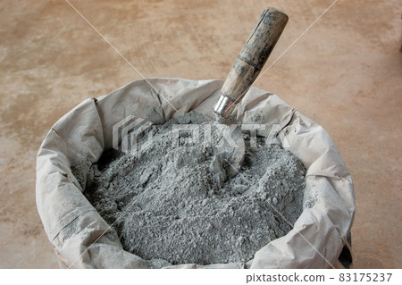 .Cement powder and trowel put in bag package.. .Cement powder and trowel put in bag package.. 83175237