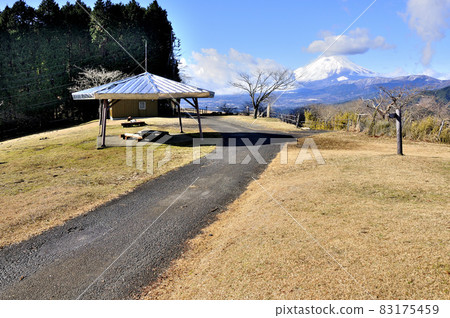 View of Mt. Fuji from the top of Mt. Ono in the Tanzawa Mountains 83175459