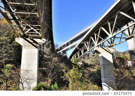 穿過東名高速公路的丹澤山脈的小野山小野山遠足路線 83175473