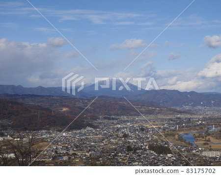 Scenery of Nagano Basin overlooking from a hill 83175702