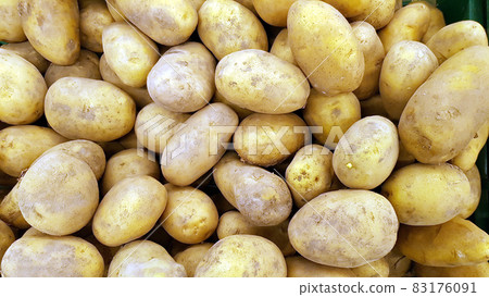 Potatoes are placed in shelves for sale. Potatoes are placed in shelves for sale. 83176091