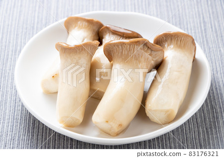 Lightly pickled king trumpet. Lightly pickled king trumpet. 83176321