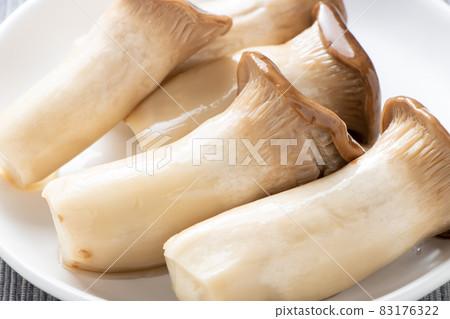 Lightly pickled king trumpet. Lightly pickled king trumpet. 83176322