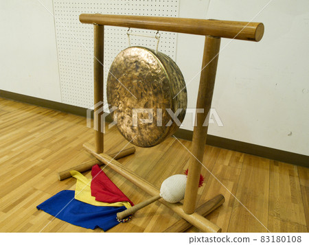 韓國傳統表演藝術 Samulnori 的鑼下巴 83180108