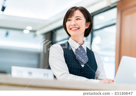 在接待處工作的年輕女子 圖片合作：WEEK Shibadaimon（Sun Frontier Fudousan） 83180647