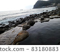 在海邊的露天浴池 83180883