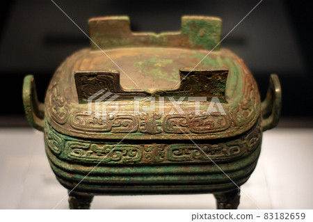 Ancient Chinese bronze vessel (Ding) exhibited in Luoyang museum, Luoyang, China Ancient Chinese bronze vessel (Ding) exhibited in Luoyang museum, Luoyang, China 83182659
