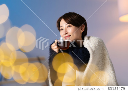 Middle women winter beauty 83183479