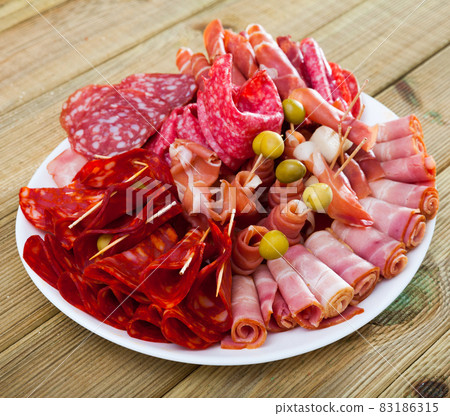 Spanish sausage sliced - chorizo, fuet, jamon, salami, bacon Spanish sausage sliced - chorizo, fuet, jamon, salami, bacon 83186315