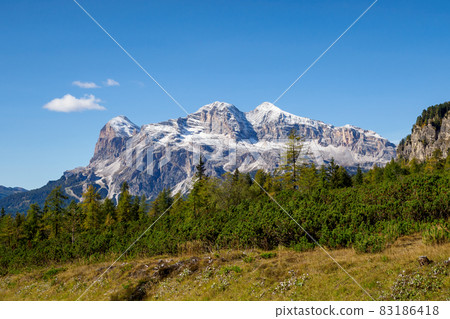 Tofana mountain group with the highest peak Tofana di Rozes. Dolomites Alp Mountains, Belluno Province, Dolomiti Alps, Italy 83186418