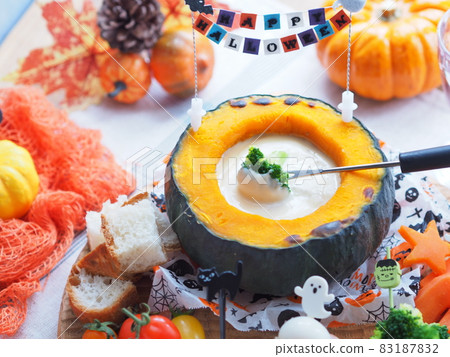 萬聖節快樂南瓜碗配奶酪火鍋 83187832