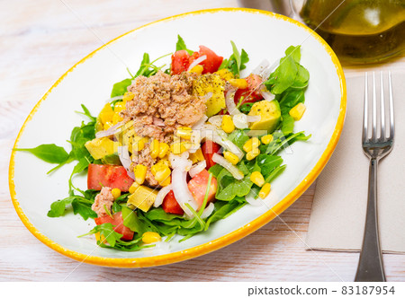 Salad with canned tuna 83187954