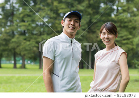 Young men and women enjoying sports Young men and women enjoying sports 83188078