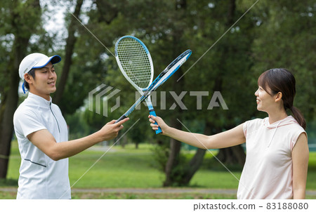 Young men and women enjoying sports 83188080