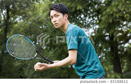 Young men enjoying sports 83188612