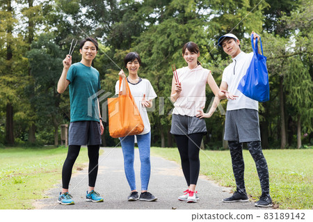 Young people picking up trash while running 83189142