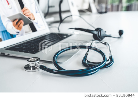 Telemedicine service online video call for doctor to actively chat with patient 83190944