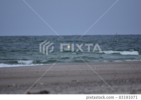 Different focuses of a beach against the ocean with a small floating buoy 83191071