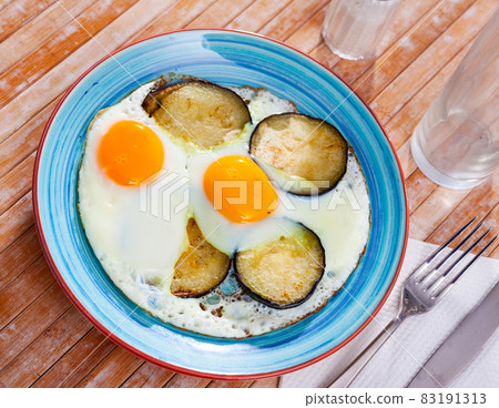 Appetizing fried eggs made with eggplants Appetizing fried eggs made with eggplants 83191313