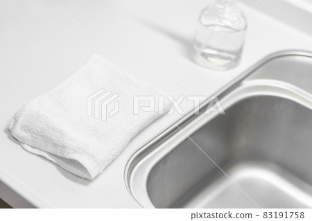 打掃廚房的圖片 打掃廚房的圖片 83191758