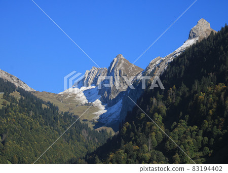 Beautiful shaped mountain Plattenberg seen from Innerthal, Schwyz. 83194402