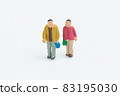 Male and female figures 83195030