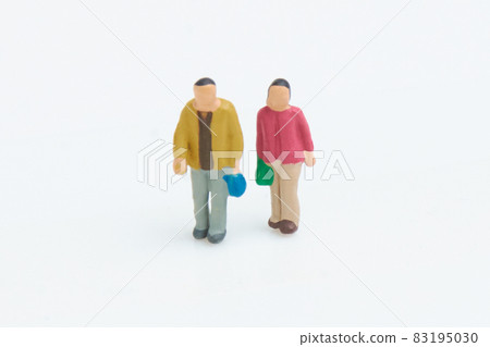 Male and female figures Male and female figures 83195030