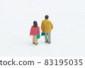 Male and female figures 83195035