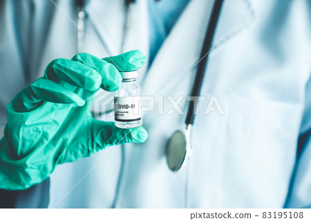 Skillful doctor prepare vaccine proficiently before injection Skillful doctor prepare vaccine proficiently before injection 83195108
