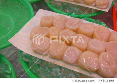 Fresh scallop adductor muscles for sale on the market Fresh scallop adductor muscles for sale on the market 83195366