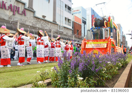 Flower train and flower beds at the Ohara Festival in Kagoshima City Flower train and flower beds at the Ohara Festival in Kagoshima City 83196003