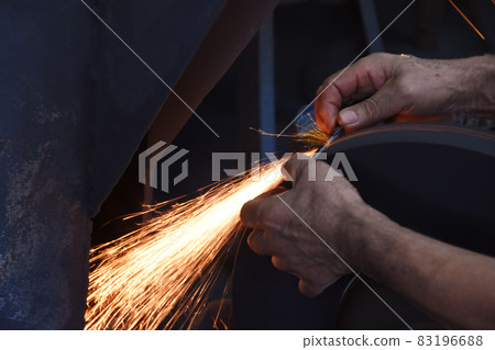 種子島剪刀磨刀時飛濺的火花 種子島剪刀磨刀時飛濺的火花 83196688